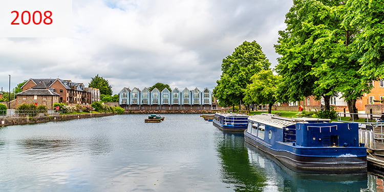 2008 Boote, die im Schiffskanalbecken in Chichester, England, vor Anker liegen.