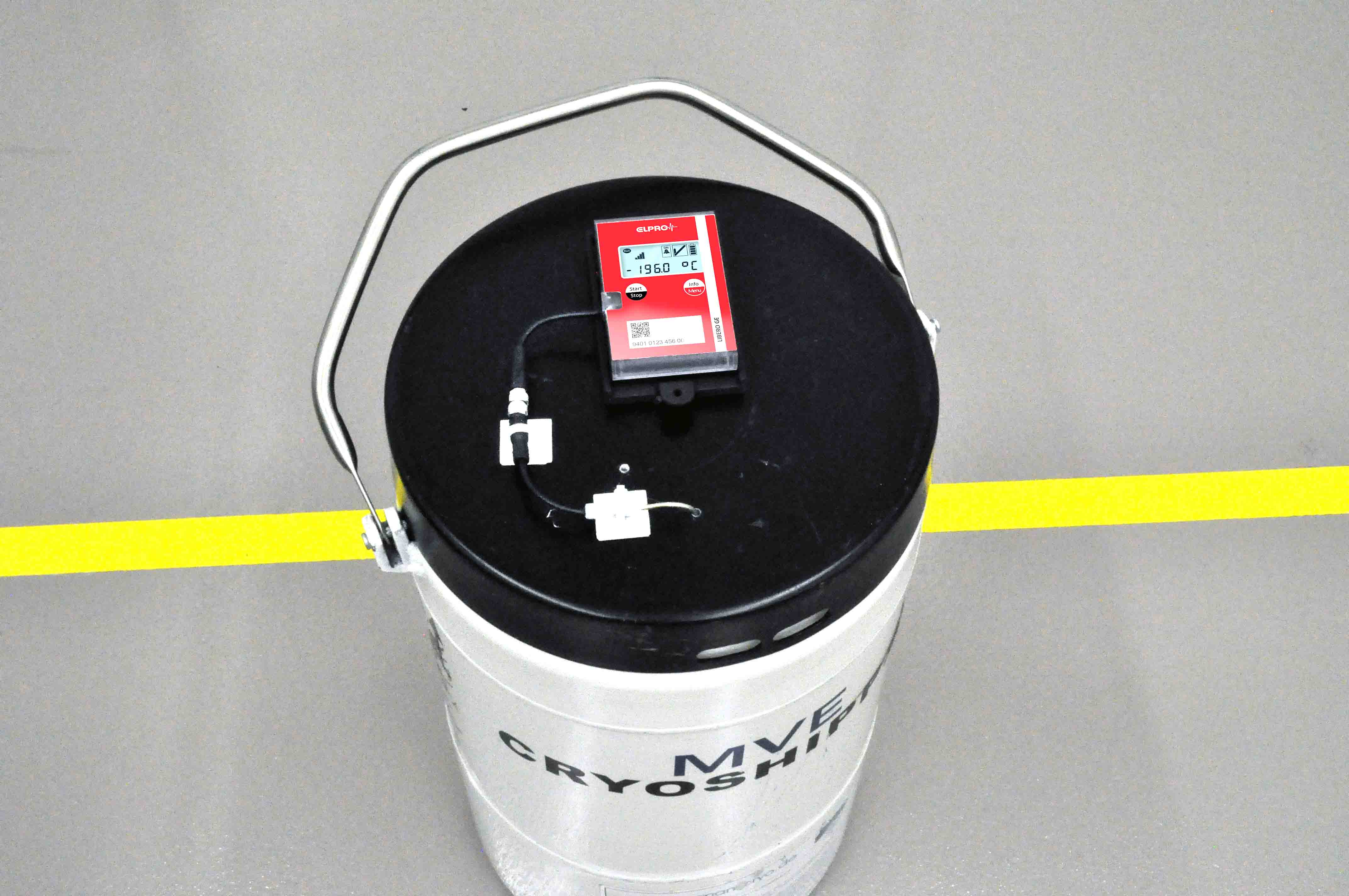 LIBERO G Device is mounted on the lid of a cryogenic container.